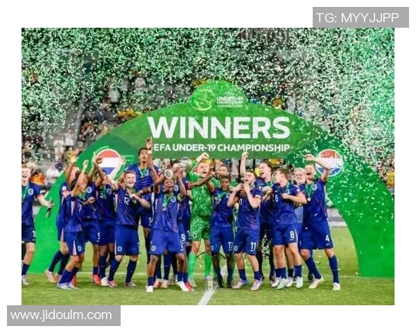 荷兰足球队历史上最具传奇色彩的球星是谁及其辉煌成就回顾 荷兰足球队历史上最具传奇色彩的球星是谁及其辉煌成就回顾