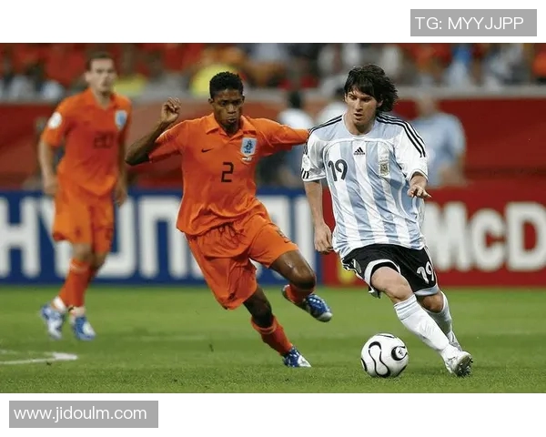 足球明星佳伟被誉为未来足坛之星的背后故事与传奇之路 足球明星佳伟被誉为未来足坛之星的背后故事与传奇之路